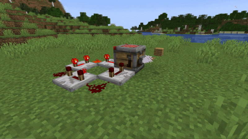 Minecraft crafter producing planks with a timer